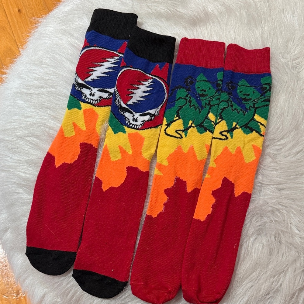 NWOT Grateful Dead socks Men's Red Multicolor Graphic Crew Socks - Pack of 2